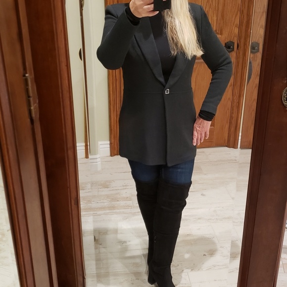 St. John Knit Blazer (SJK) - Picture 2 of 8